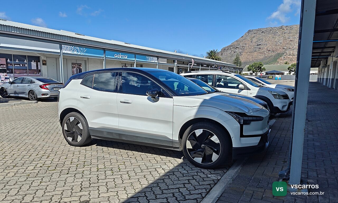 Volvo EX30 C Country